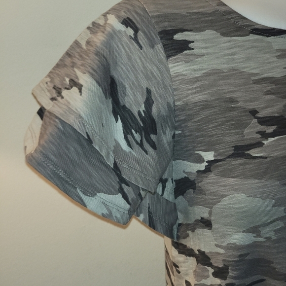 Isabel Maternity  Tier flutter sleeve t-shirt dress Camo gray Size XS - Picture 7 of 10